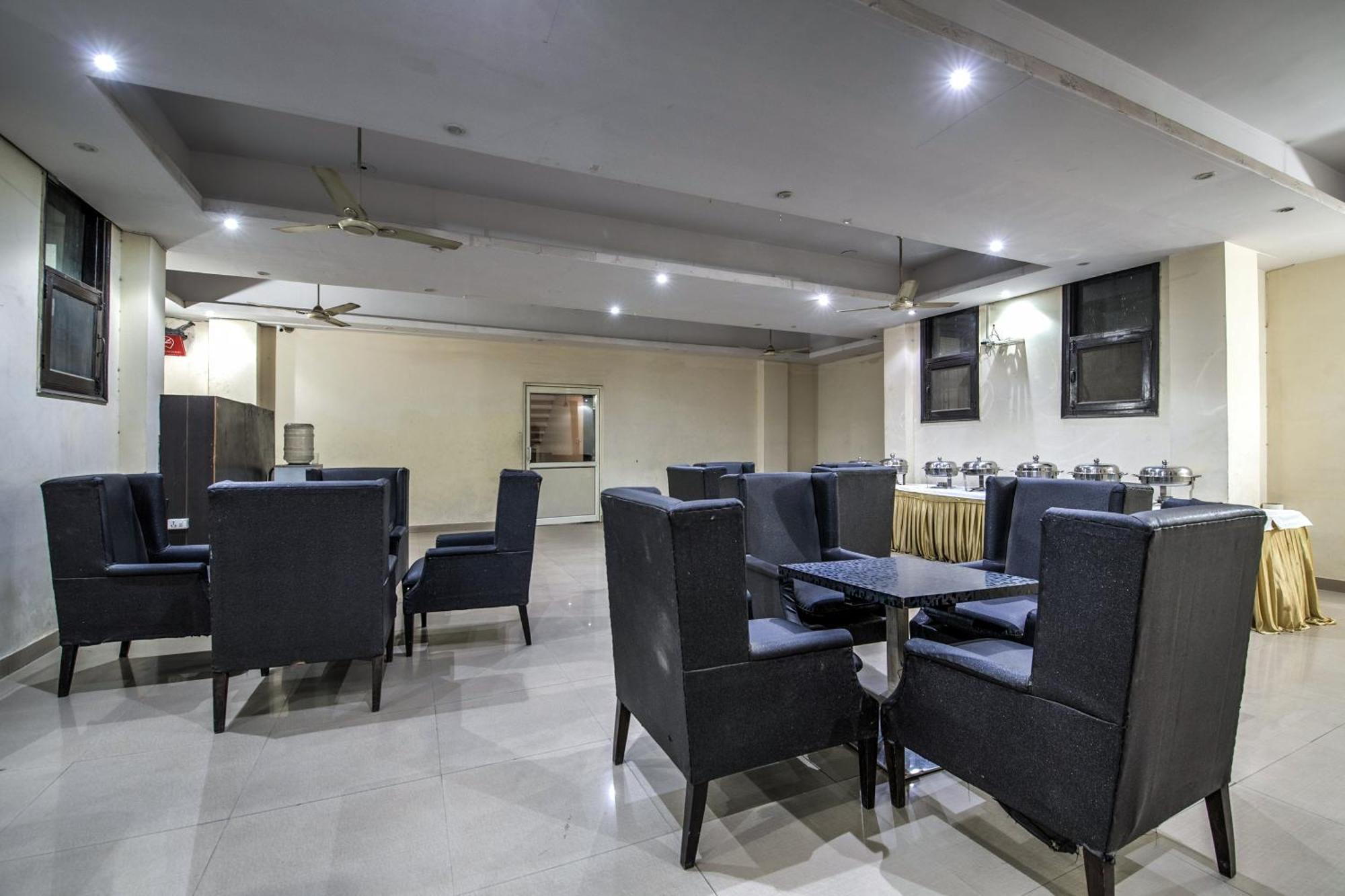 OYO 2807 Hotel Crosswinds Residency Indirapuram Exterior foto