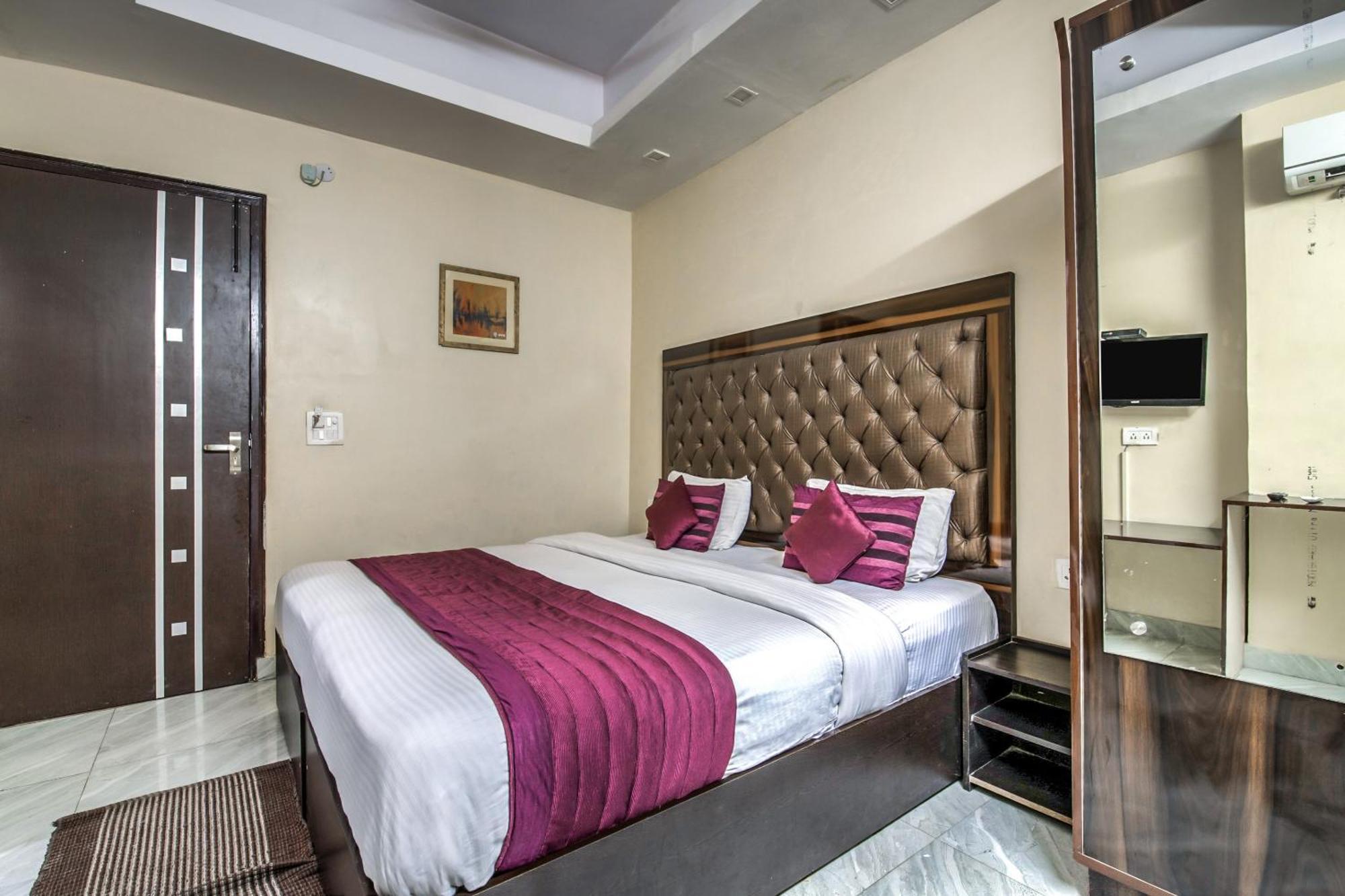 OYO 2807 Hotel Crosswinds Residency Indirapuram Exterior foto