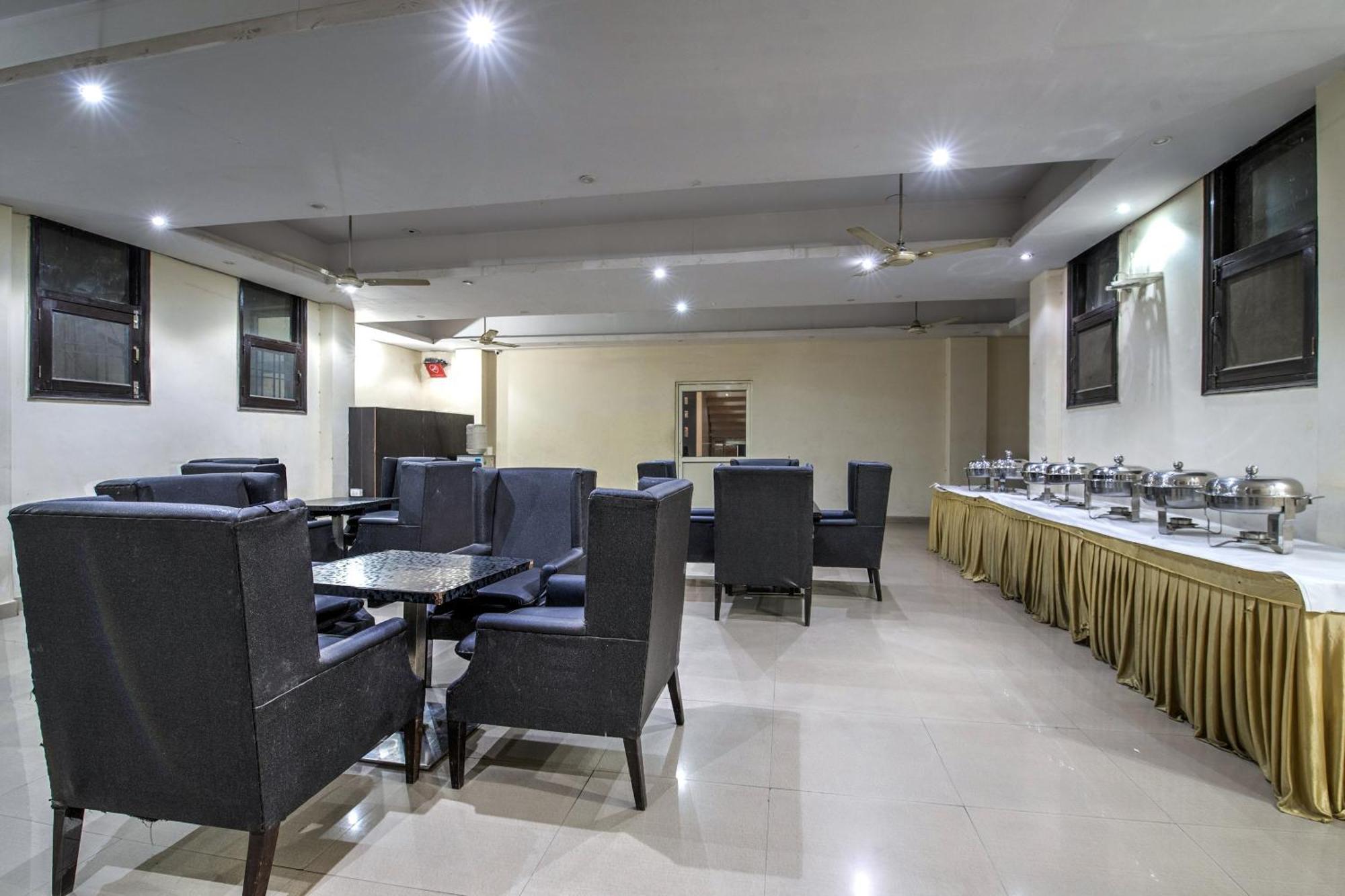 OYO 2807 Hotel Crosswinds Residency Indirapuram Exterior foto