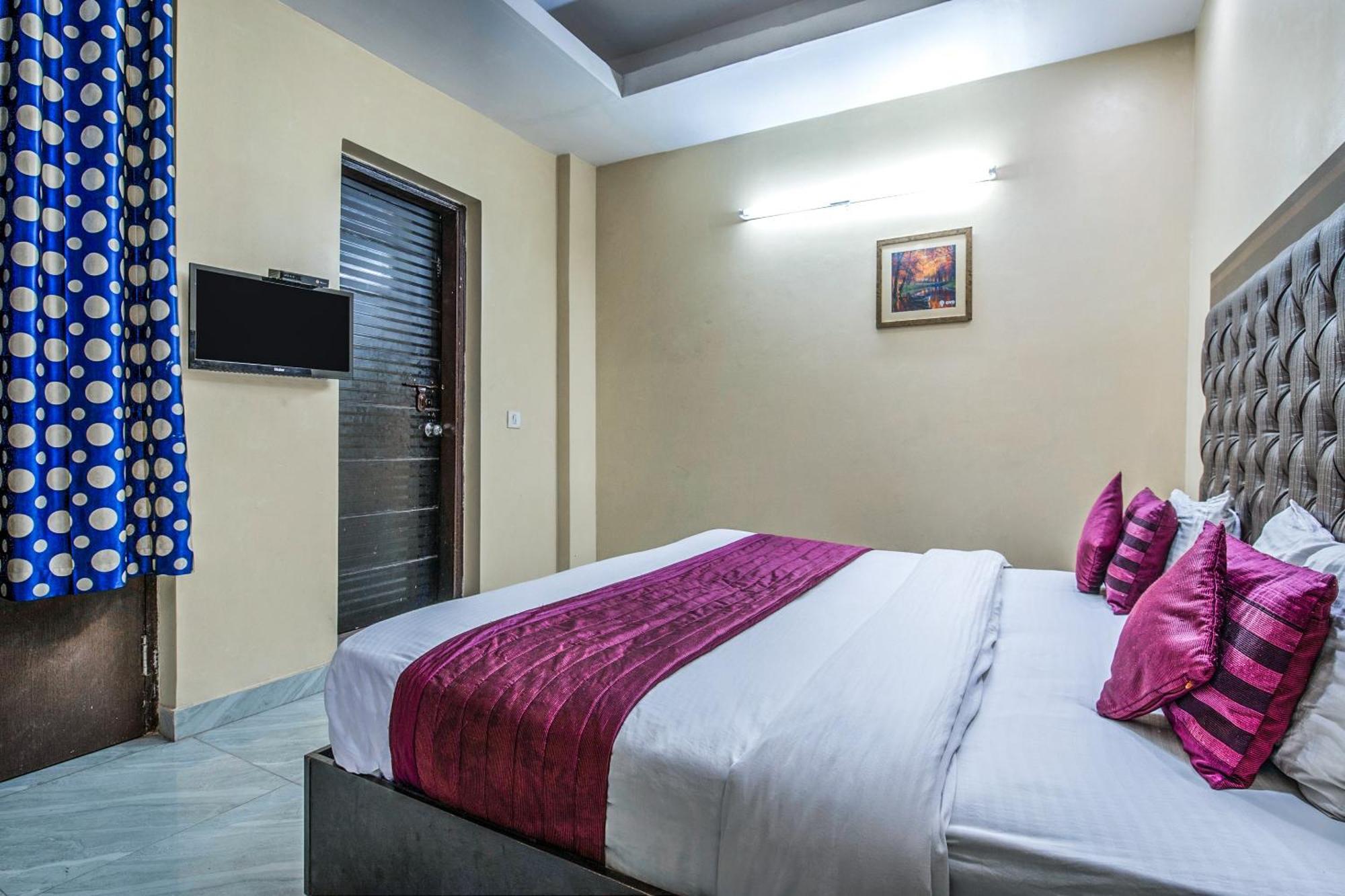 OYO 2807 Hotel Crosswinds Residency Indirapuram Exterior foto