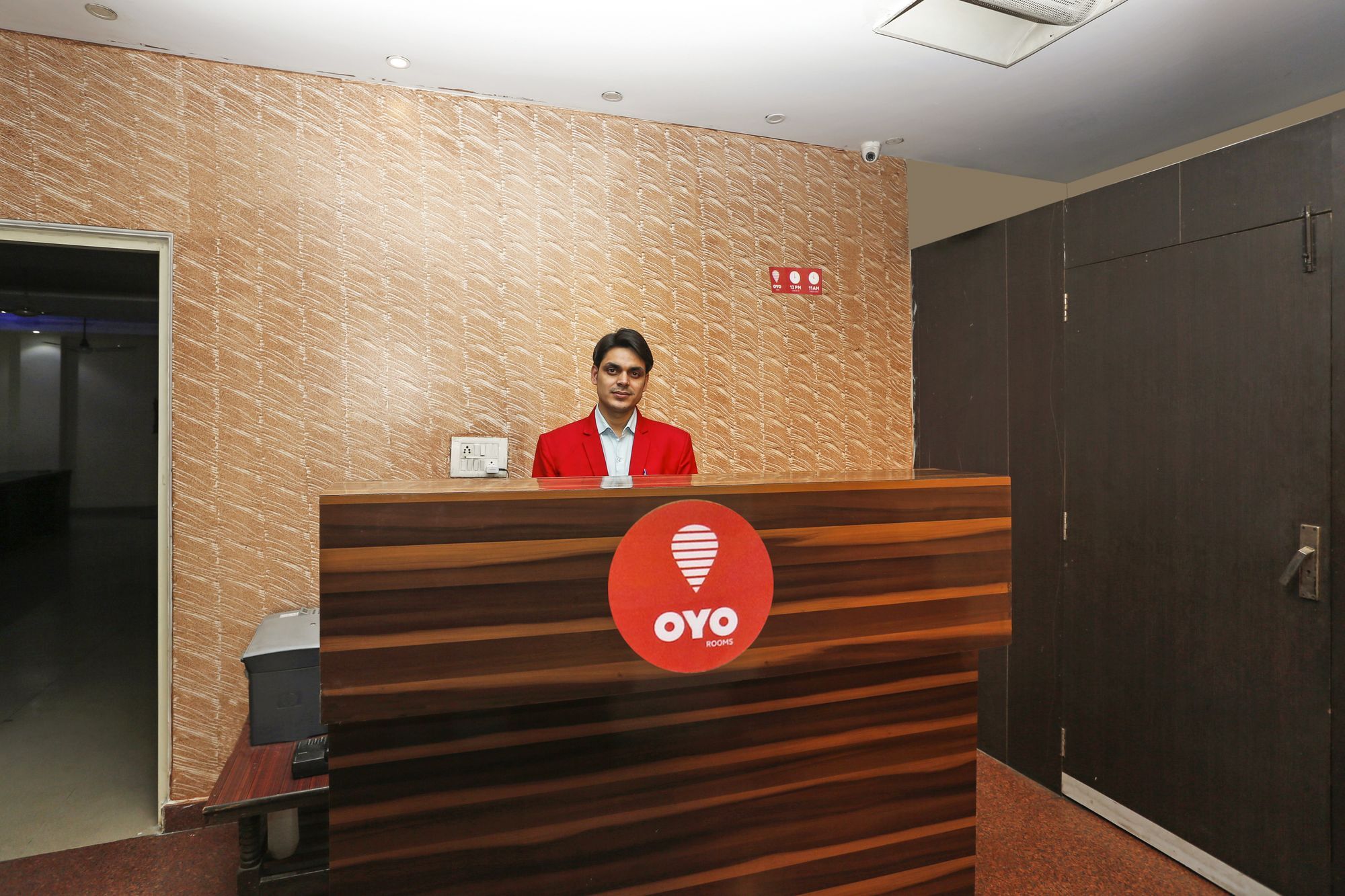OYO 2807 Hotel Crosswinds Residency Indirapuram Exterior foto