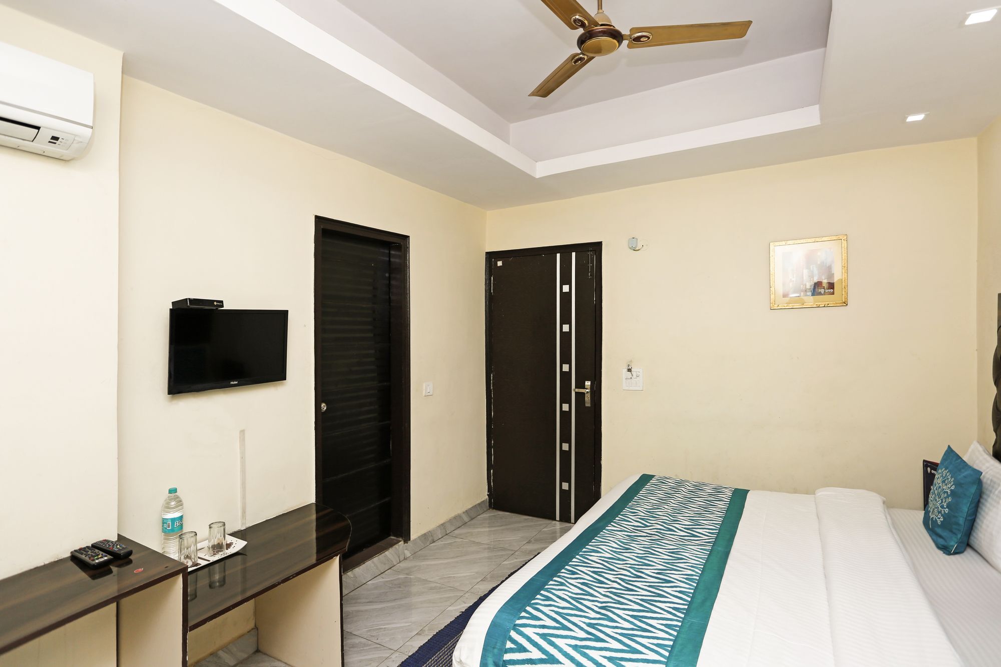 OYO 2807 Hotel Crosswinds Residency Indirapuram Exterior foto