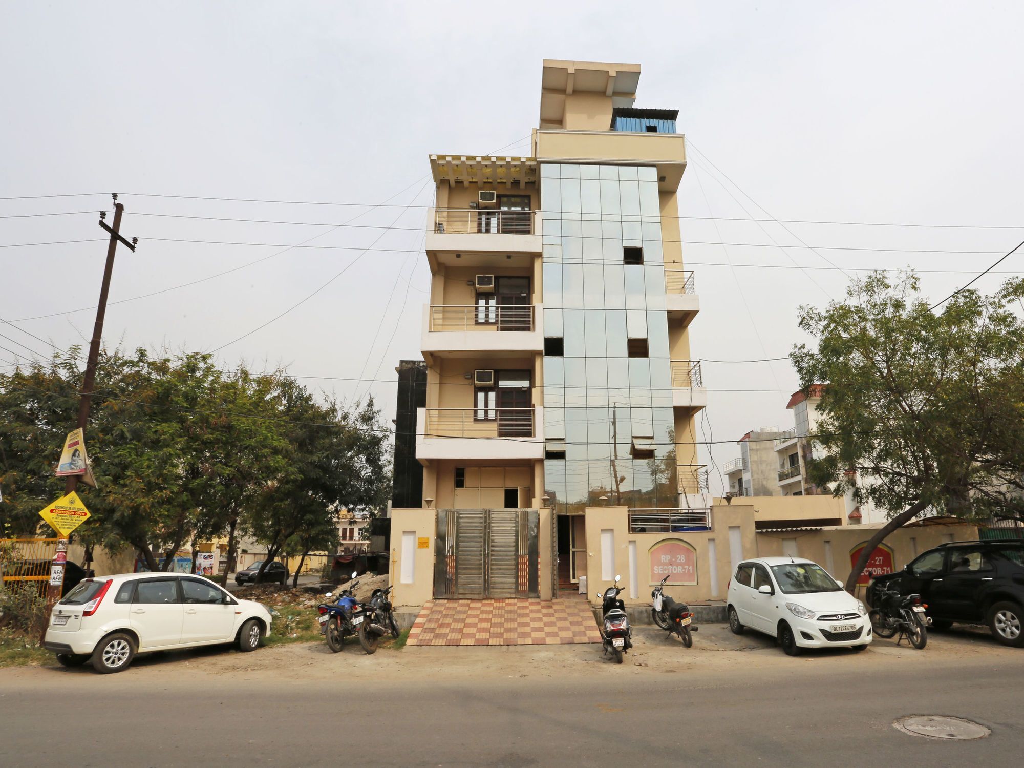 OYO 2807 Hotel Crosswinds Residency Indirapuram Exterior foto